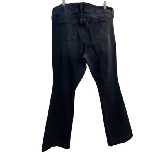 Cute Torrid Jeans Size 16R Cotton Spandex Stretch Medium Wash - Picture 7 of 9